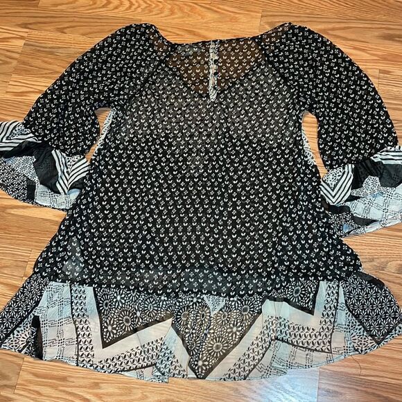 MATERNITY Semi Sheer Top, black and white, flowy, boho, Jessica Simpson, Medium - Picture 5 of 9